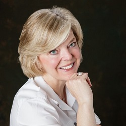 Donna Urlaub headshot